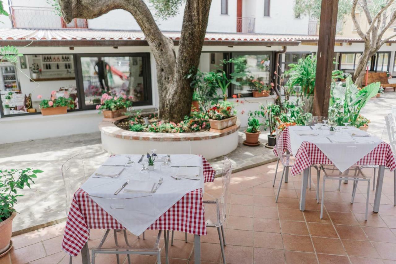 Hotel Santa Rosalia Marina di Camerota Eksteriør bilde